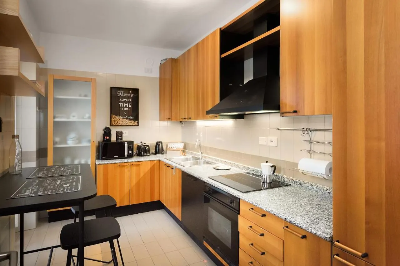 Flats4Rent Luca Apartman Verona