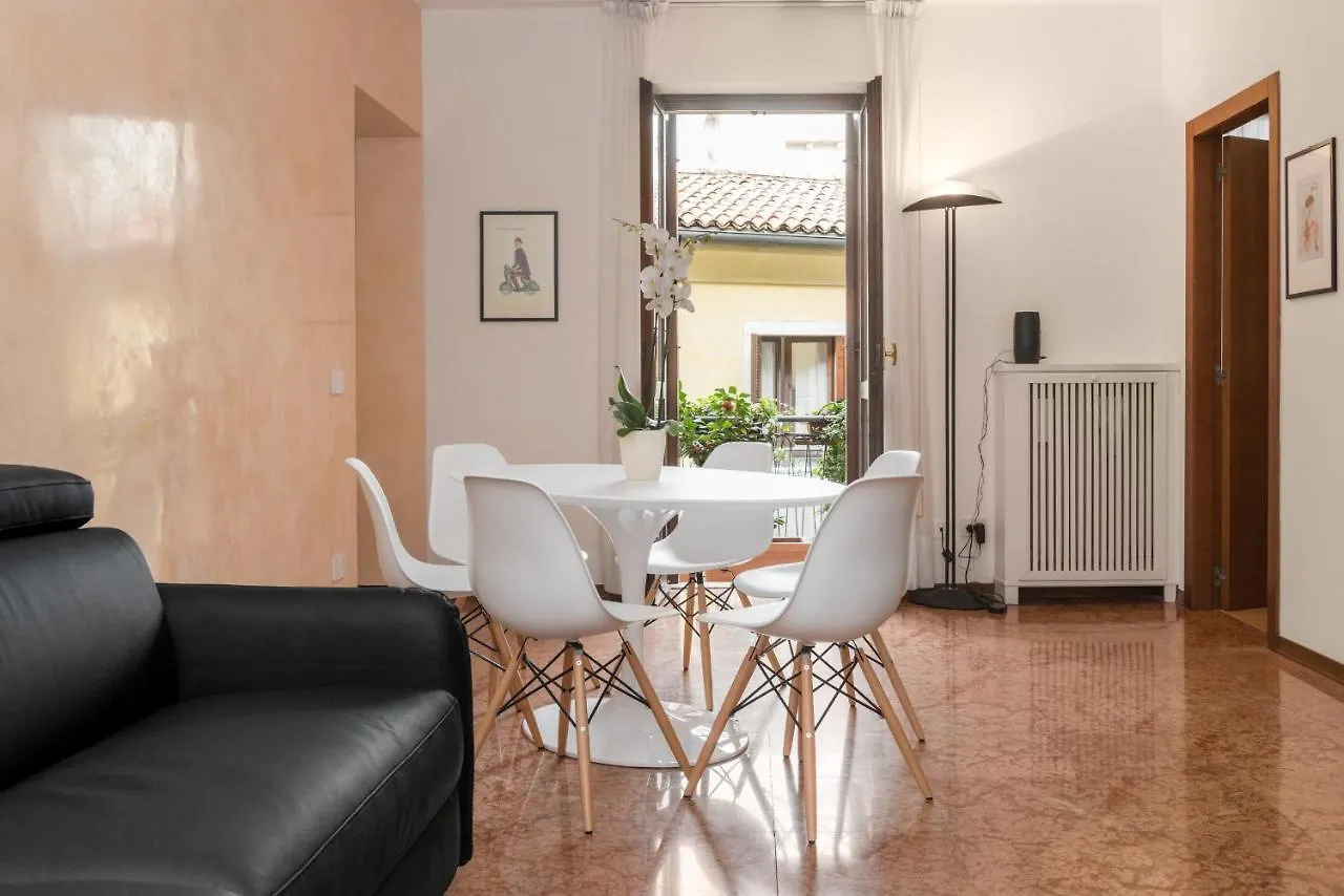 Flats4Rent Luca Apartman Verona