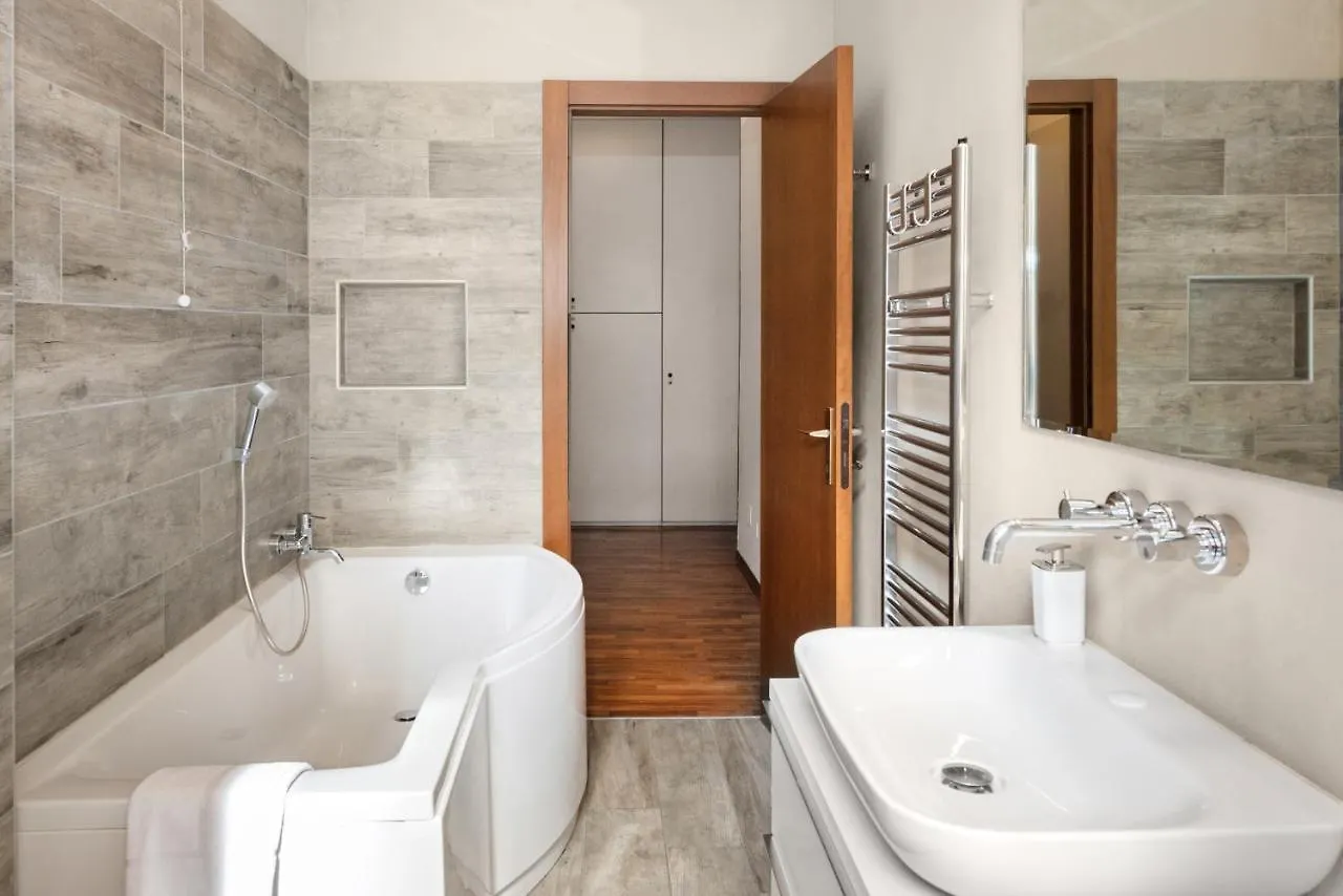 Flats4Rent Luca Apartman Verona